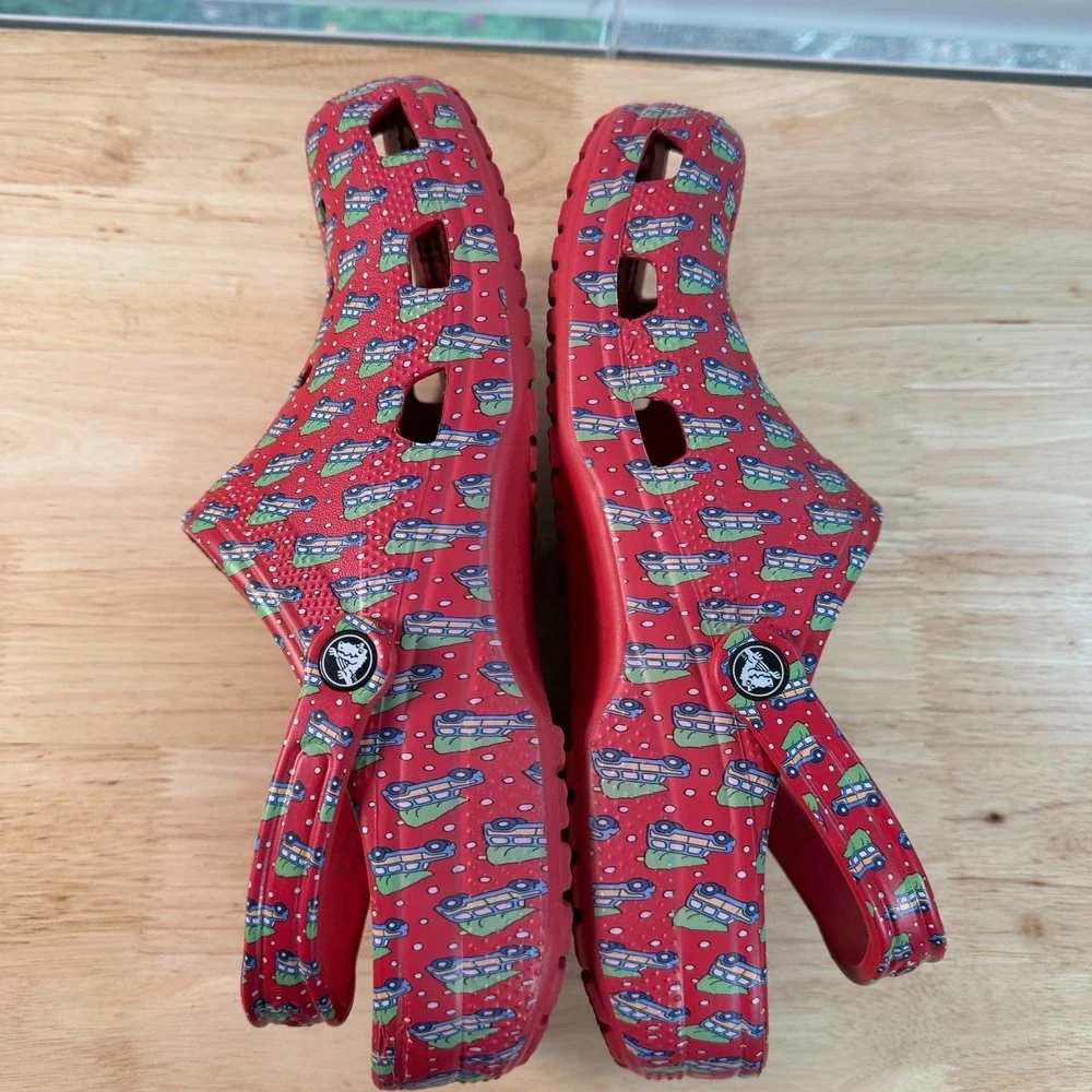 Crocs Vineyard Vines x Clogs Men's Red Christmas Tree Car Print Slip-On  - 11